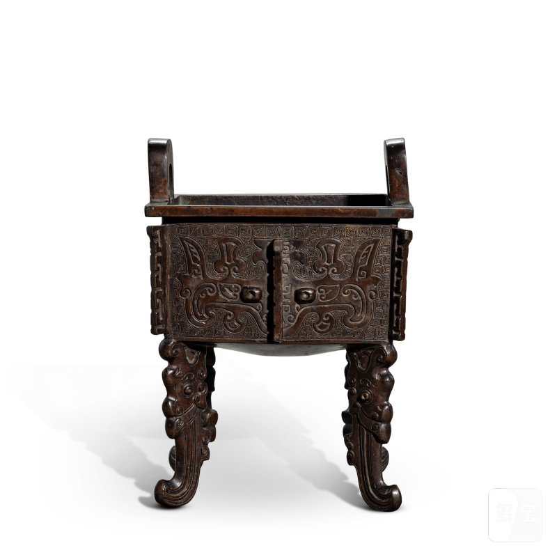 A bronze archaistic 'mask' ding, Late Ming dynasty | 明晚期 仿古獸面紋銅鼎 - 图2